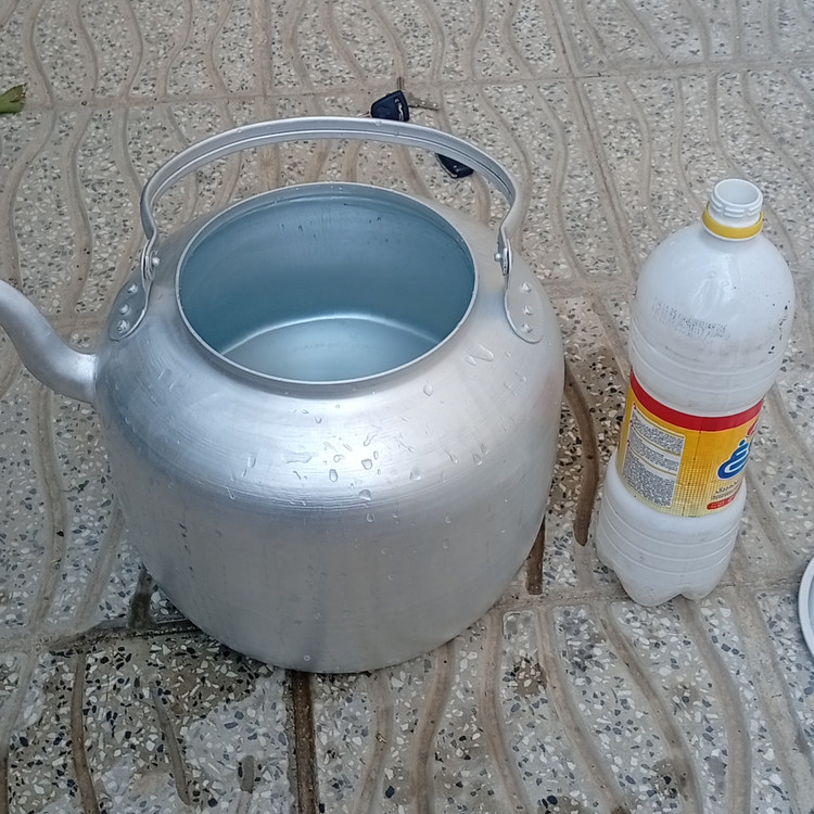 کتری روحی سایز ۵۵ سفید حجم ۱۳.۵ لیتر